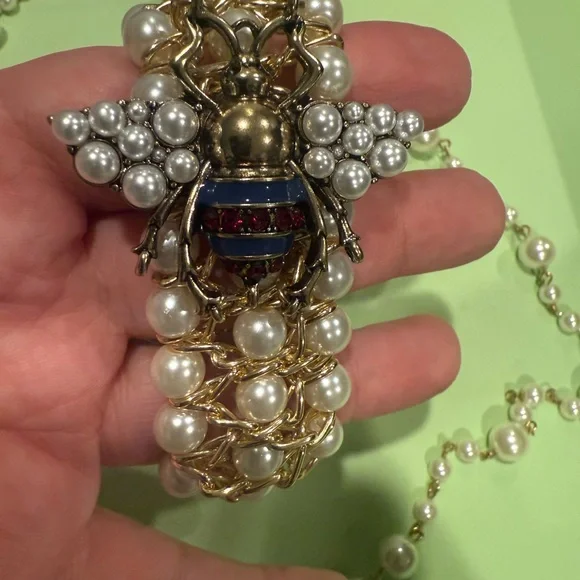 New Gold tone and Pearl Bee Bracelet - Picture 5 of 6